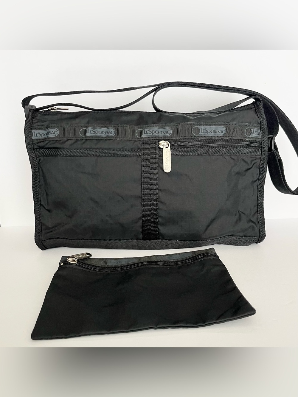NEW LeSportsac Classic Deluxe Shoulder Crossbody Bag Black Nylon Pouch 7519 RARE